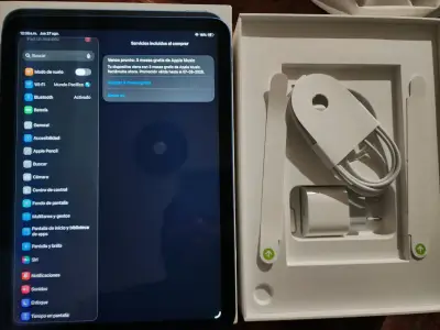 iPad 11 128GB con accesorios y caja original - miniatura 1