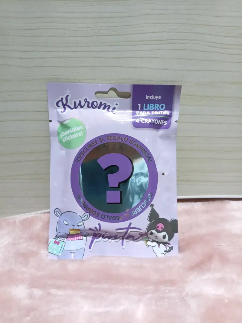 Set de Pintura Kuromi con Libro y Crayones - 4