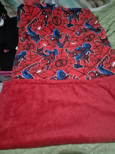 Manta infantil de Spiderman roja - miniatura 1