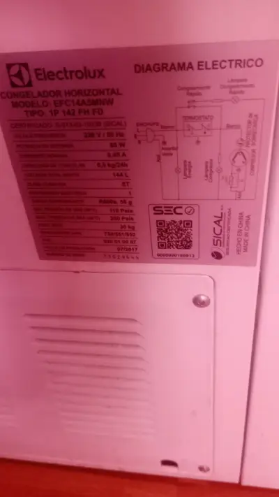 Congelador horizontal Electrolux modelo EFC14A3MNW - miniatura 3