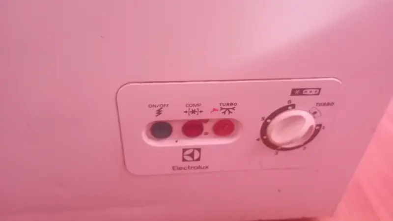 Congelador horizontal Electrolux modelo EFC14A3MNW - 5