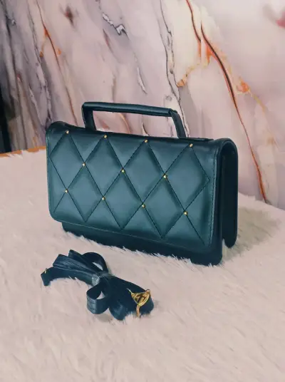 Cartera de mano con diseño acolchado - miniatura 3