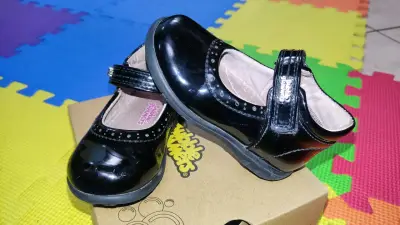 Zapatos de charol negro para niña Bubblegummers - miniatura 1