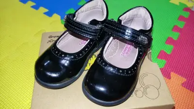 Zapatos de charol negro para niña Bubblegummers - miniatura 2