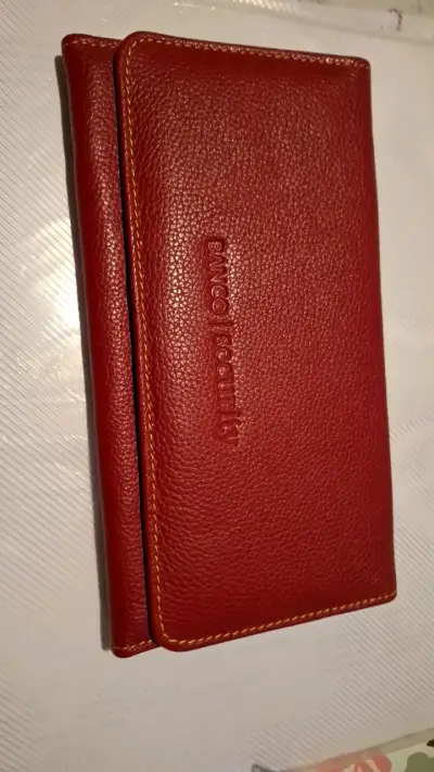 Billetera de cuero roja con múltiples compartimentos - miniatura 1