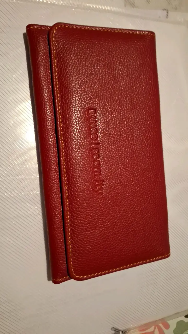 Billetera de cuero roja con múltiples compartimentos - 2