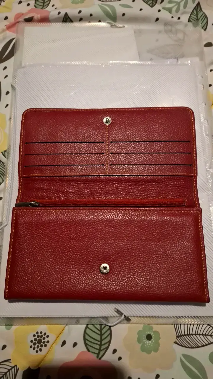Billetera de cuero roja con múltiples compartimentos - 4
