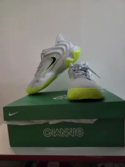 Zapatillas deportivas Nike Giannis grises y verdes - miniatura 1