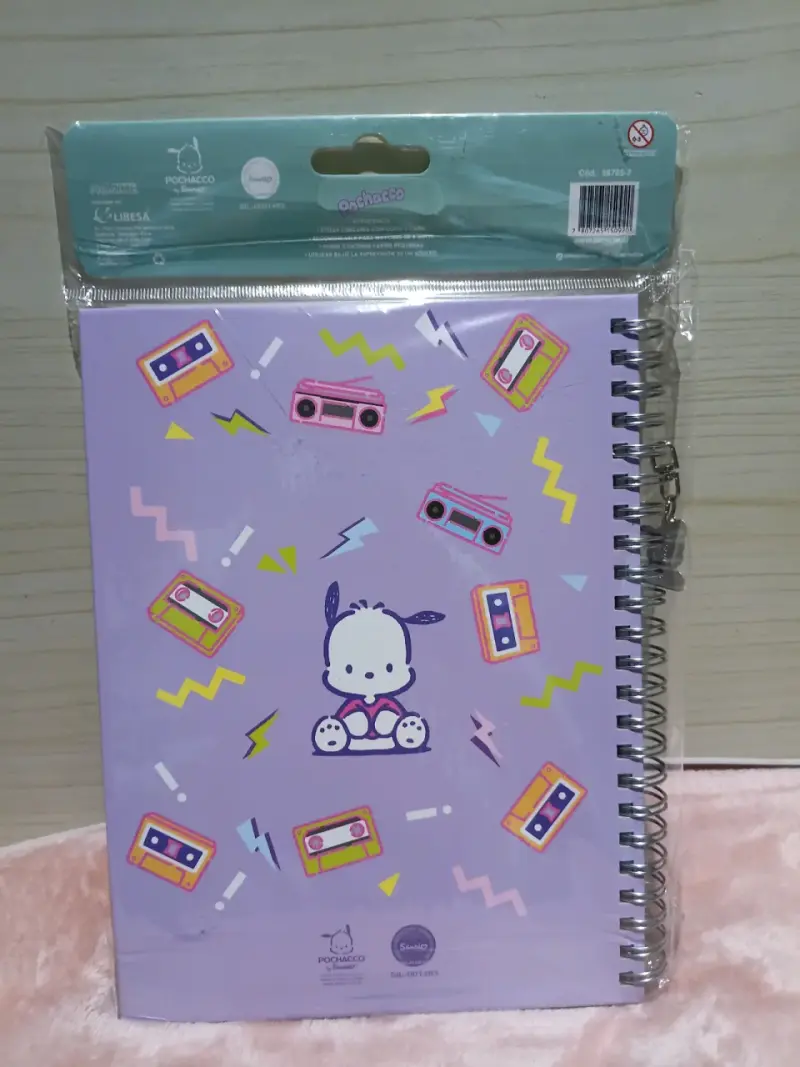 Libreta Pochacco con Charm y Diseño Colorido - 2