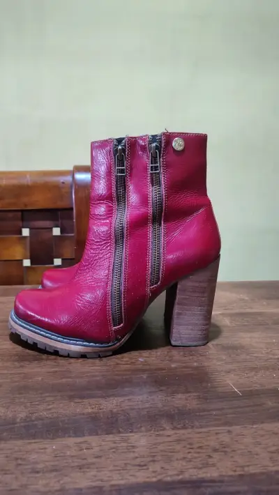 Botines de cuero rojos con tacón alto - miniatura 1