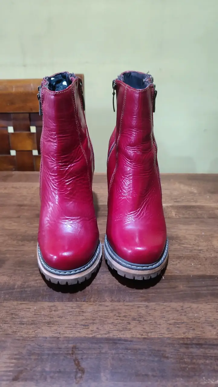 Botines de cuero rojos con tacón alto - 2