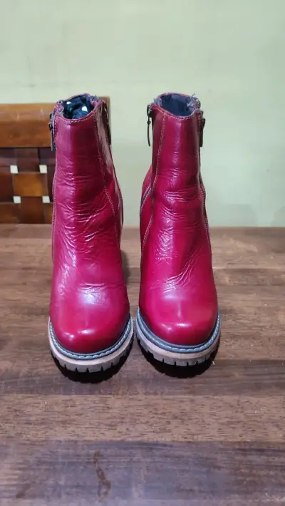 Botines de cuero rojos con tacón alto - miniatura 2