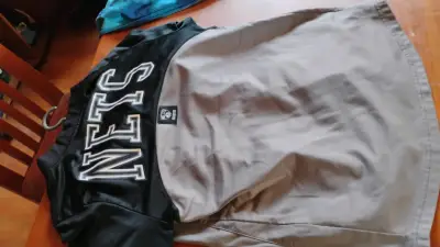 Chaqueta deportiva Brooklyn Nets gris y negra - miniatura 2