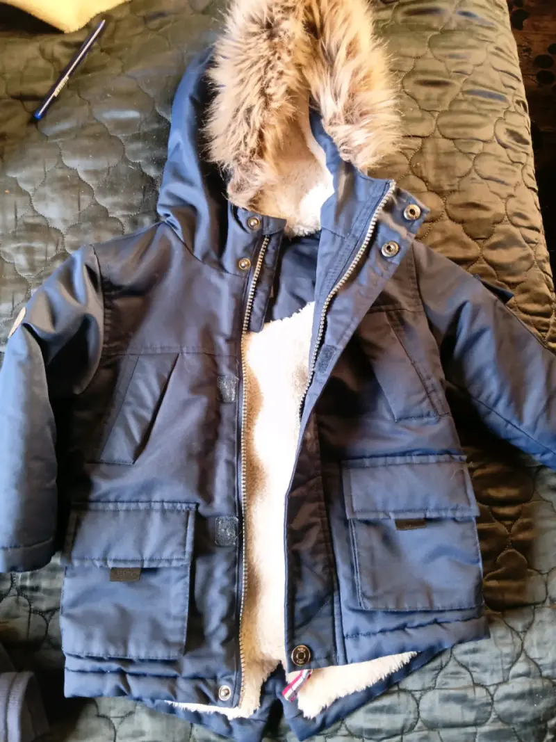 Chaqueta de invierno para niño con capucha de piel sintética