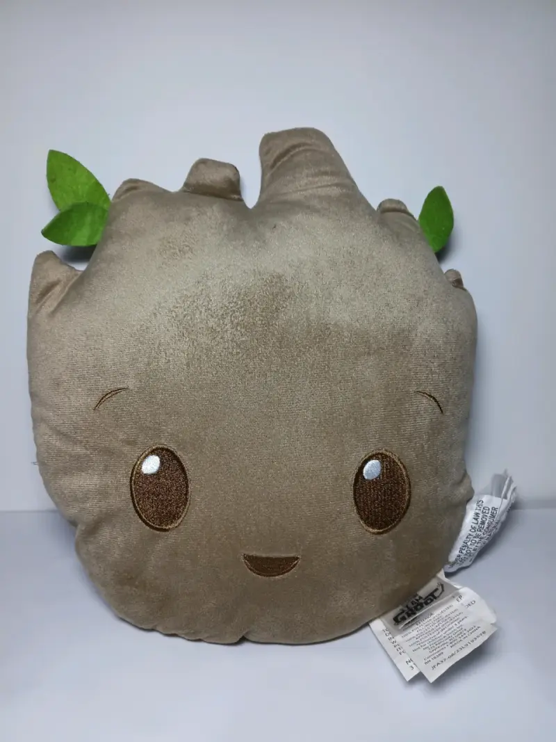 Cojín de peluche Groot con hojas decorativas