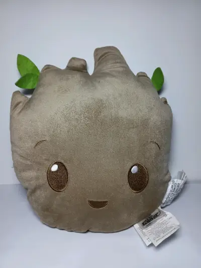 Cojín de peluche Groot con hojas decorativas - miniatura 1