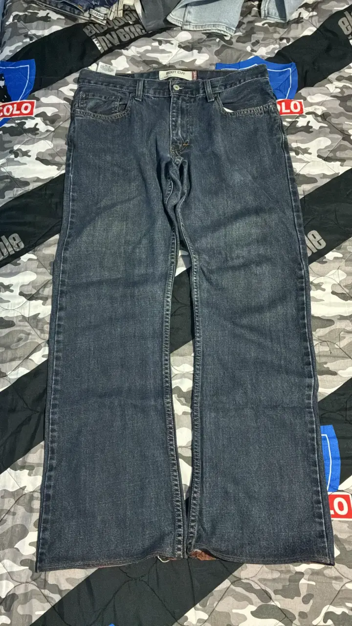 Jeans bootcut azul oscuro para hombre