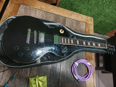 Guitarra eléctrica freeman modelo FRE40 BK - miniatura 2
