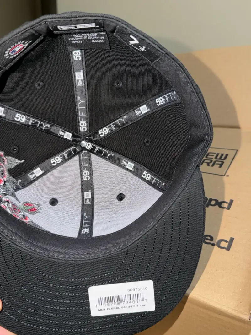 Gorra New Era 59Fifty NY con rosas bordadas - 3