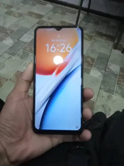 Smartphone Vivo con funda personalizada - miniatura 1