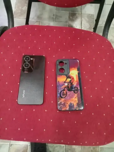 Smartphone Vivo con funda personalizada - miniatura 2