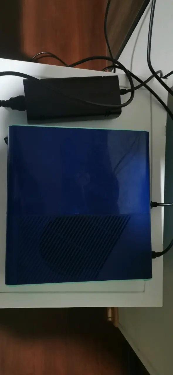 Xbox 360 E Azul con RGH + 3 Mandos Con detalles!! - 2