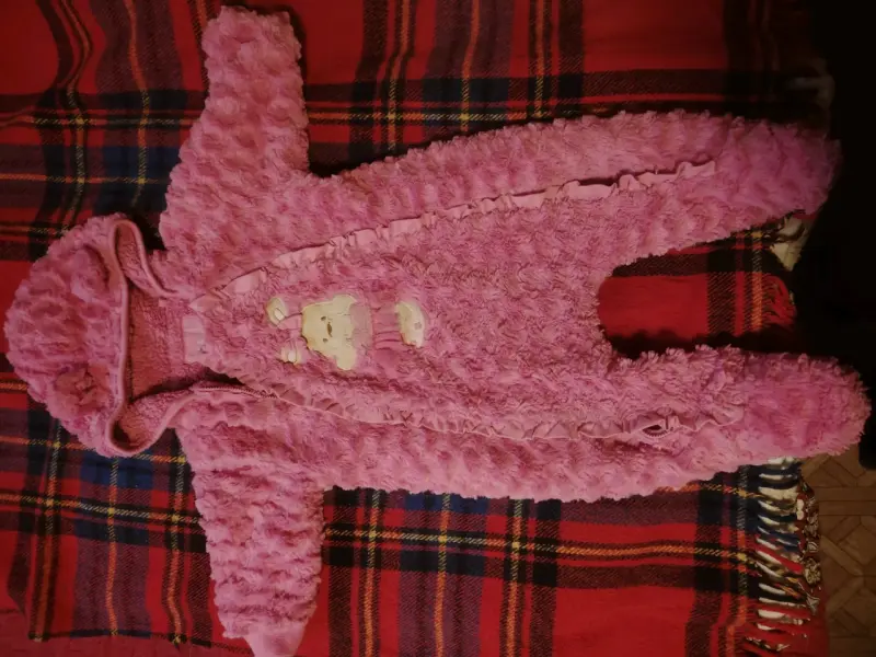 Enterito de bebé rosado con capucha y diseño de oso - 1