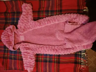 Enterito de bebé rosado con capucha y diseño de oso - miniatura 2