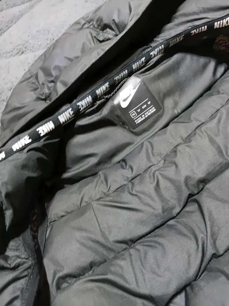 Chaleco Nike negro con capucha - 3