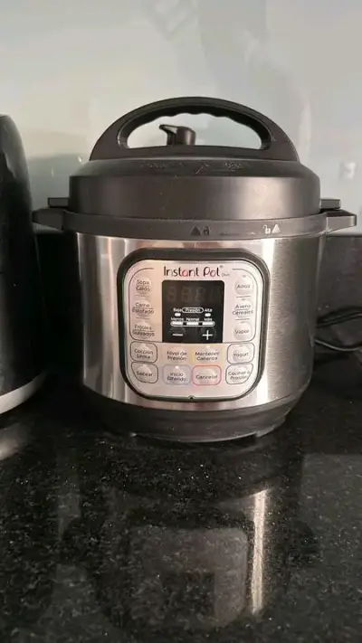Olla a Presión Eléctrica Instant Pot Duo 7 en 1 - miniatura 1