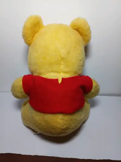 Peluche de oso Winnie Poo con polera roja - miniatura 2