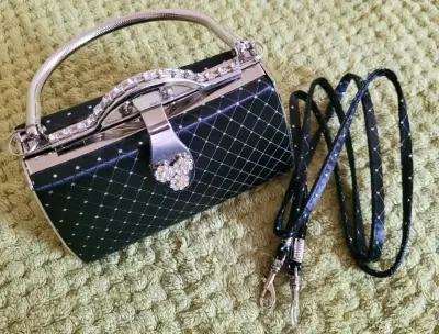 Cartera de mano fiesta negra con brillantes - miniatura 1