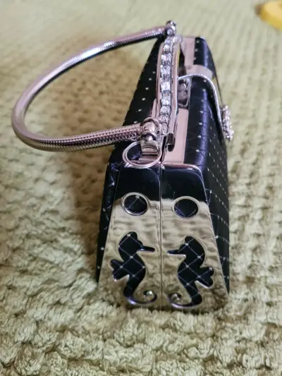 Cartera de mano fiesta negra con brillantes - miniatura 5