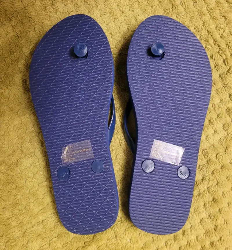 Sandalias flip-flop marca Bebe azul con logo - 2