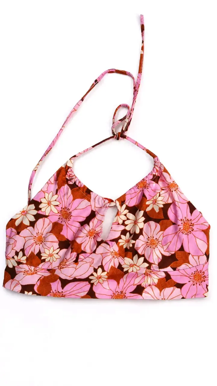 Top de flores rosadas con tirantes ajustables