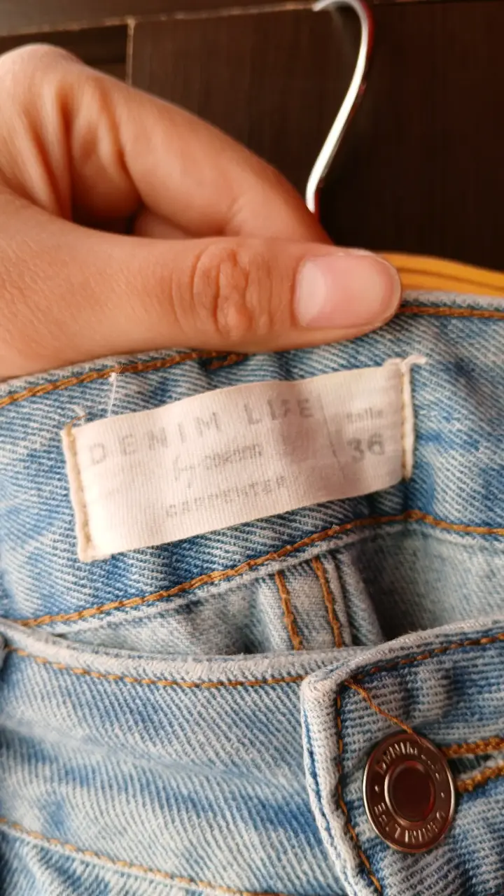 Jeans de mezclilla azul claro para mujer - 2