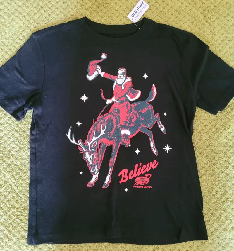Polera negra Old Navy con diseño navideño niño - 1
