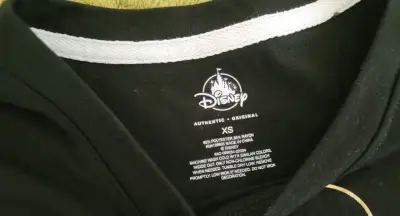 Polera negra Disney con Mickey Mouse - miniatura 2