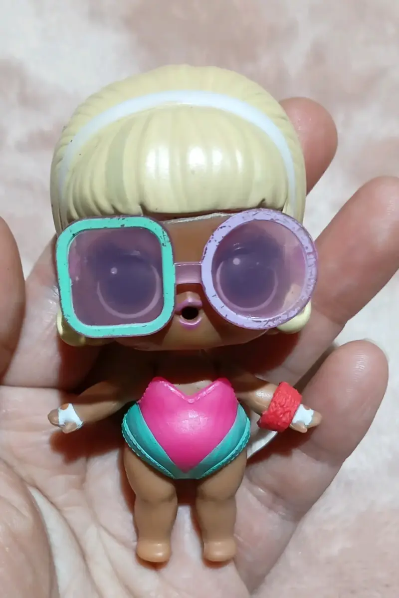 Muñeca LOL Surprise con gafas de sol - 5