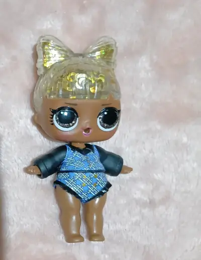Muñeca LOL Surprise con moño dorado - miniatura 1