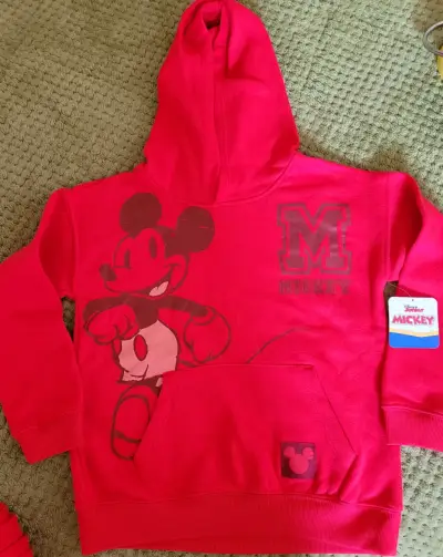 Conjunto de polerón y pantalón Mickey rojo para niños - miniatura 2