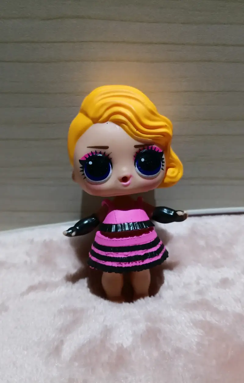 Muñeca LOL Surprise con vestido rosa y negro - 5