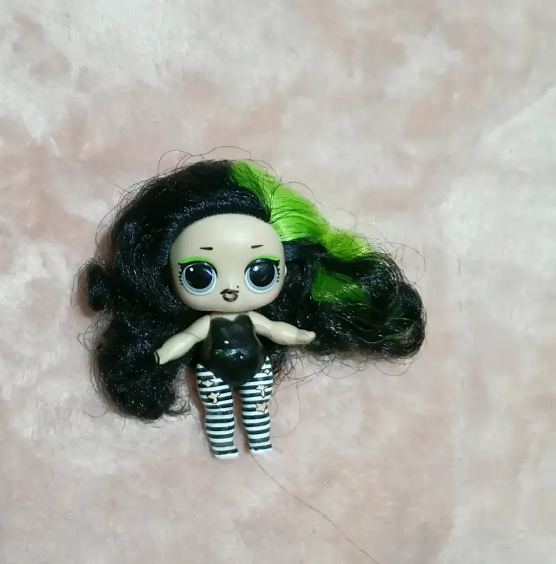 Muñeca LOL Surprise con cabello negro - 2