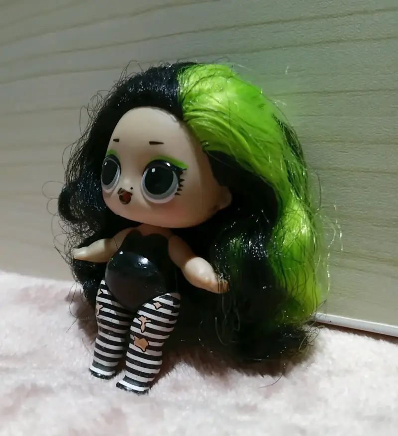 Muñeca LOL Surprise con cabello negro - 3