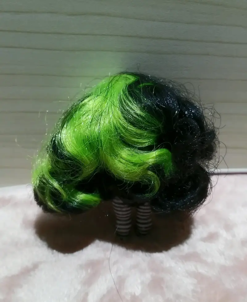 Muñeca LOL Surprise con cabello negro - 5