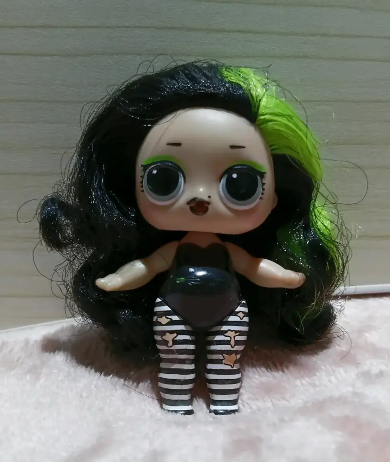 Muñeca LOL Surprise con cabello negro - 6