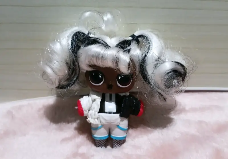 Muñeca LOL Surprise con cabello rizad - 2
