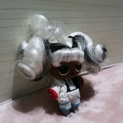 Muñeca LOL Surprise con cabello rizad - miniatura 4