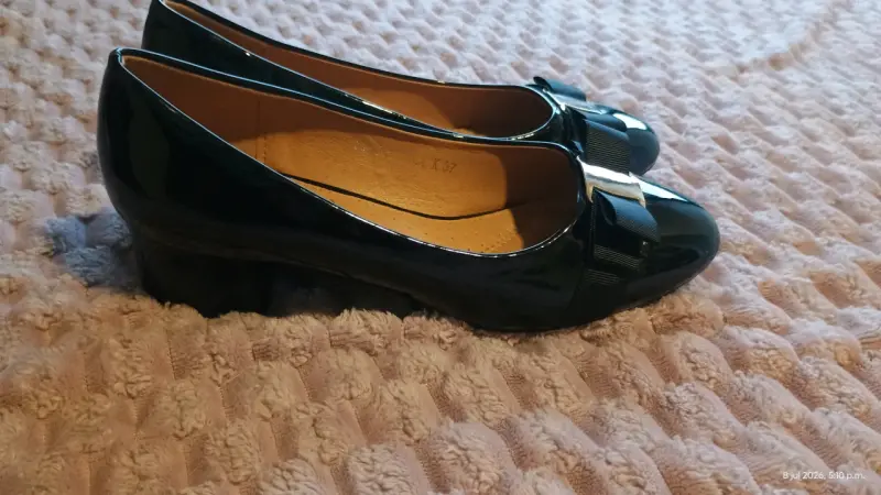 Zapatos de charol negros con lazo elegante - 2