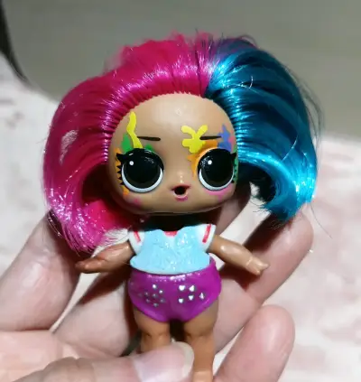 Muñeca LOL Surprise con cabello colorido - miniatura 1